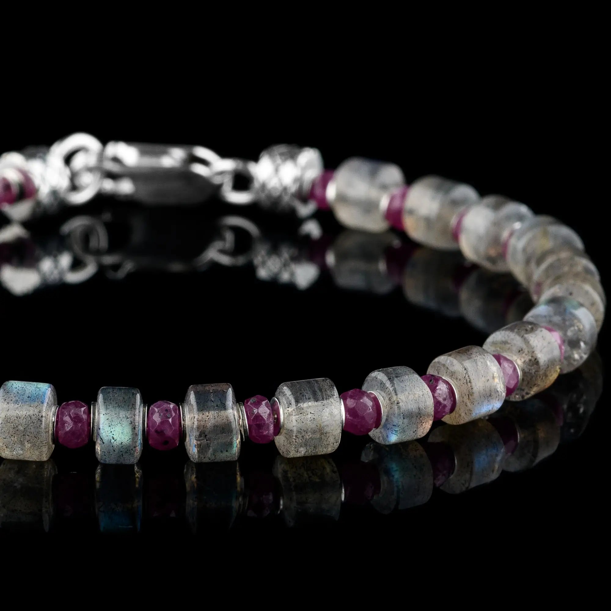 Labradorite - Ruby Bracelet I (3-5.5mm)
