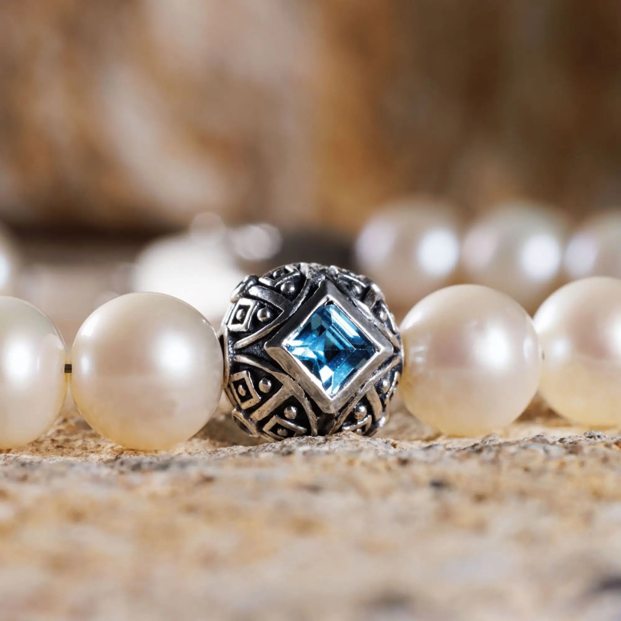 Paladin Swiss Blue Topaz - Pearl Bracelet I (8mm)